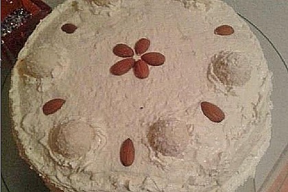 Kokos - Raffaello - Torte mit Nougat und Marzipan 15