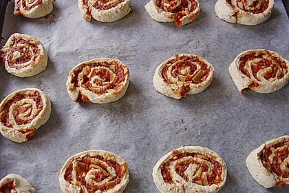 Pizzaschnecken mit  Hackfleischf&uuml;llung 24
