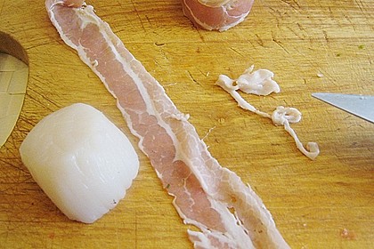 Jakobsmuschel im Baconmantel auf Tomaten und Oliven 1
