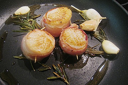 Jakobsmuschel im Baconmantel auf Tomaten und Oliven 4