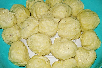 Zwetschgenkn&ouml;del aus Kartoffeln