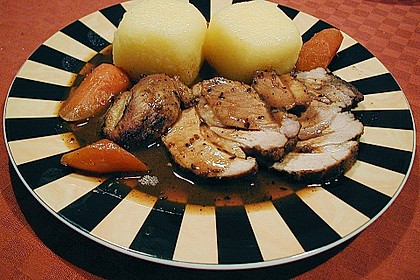 Fr&auml;nkischer Schweinebraten mit dunkler Brotso&szlig;e
