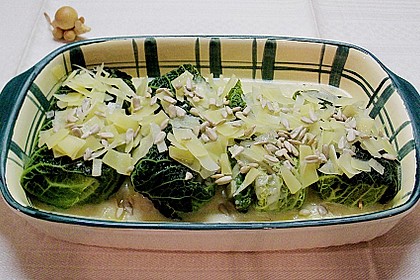 &Uuml;berbackene Wirsingrollen mit Feta 1