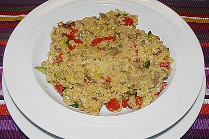 Couscous - Gem&uuml;se - Pfanne mit leichter K&auml;sesauce
