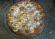 Aprikosenkuchen mit Mohn und Mandelbl&auml;ttchen