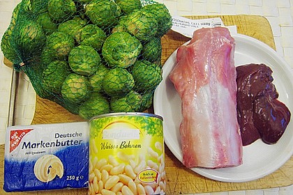 R&uuml;cken und Leber vom Stallhasen auf wei&szlig;em Bohnenp&uuml;ree, an gezupftem Rosenkohl und Schmortomaten