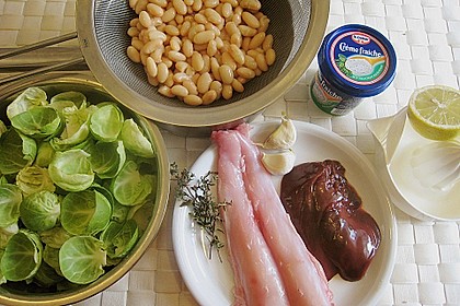 R&uuml;cken und Leber vom Stallhasen auf wei&szlig;em Bohnenp&uuml;ree, an gezupftem Rosenkohl und Schmortomaten 1