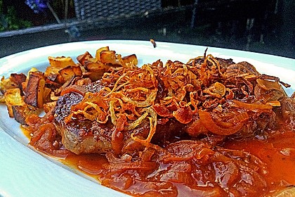 Leckerer Zwiebelrostbraten mit röschen Zwiebeln