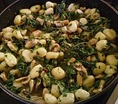 K&auml;se - Kr&auml;uter - Nudeln mit Spinat und Champignons (Bild)