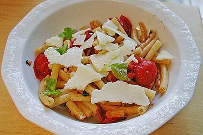 Makkaroni mit Kirschtomaten
