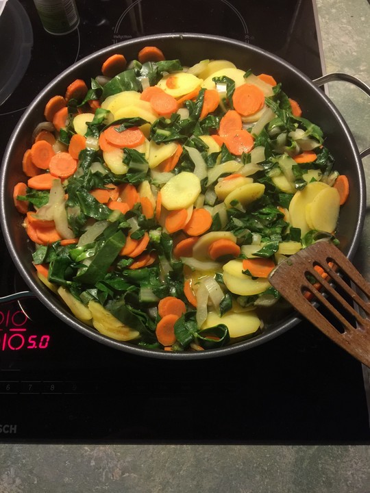 Gemüseauflauf mit Mangold, Karotten und Kartoffeln (Rezept mit Bild ...