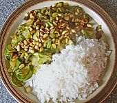 Zucchinigem&uuml;se mit Pinienkernen (Bild)