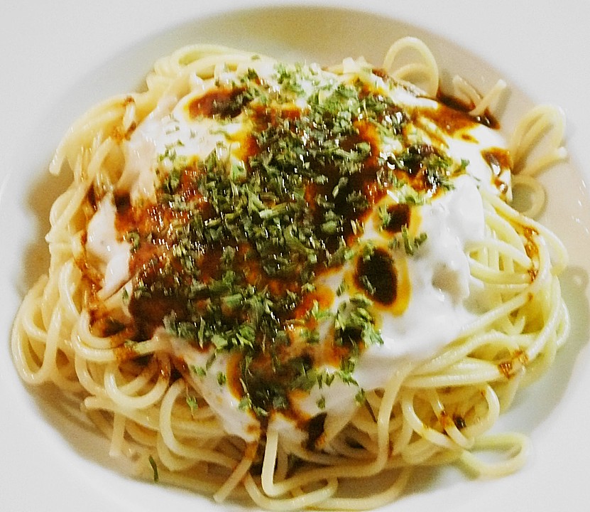 Spaghetti mit Joghurtsauce