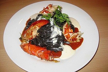 Bretonischer Hummer mit schwarzen Tagliatelle und Parmesanschaum 1