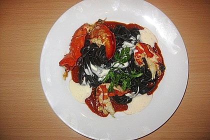 Bretonischer Hummer mit schwarzen Tagliatelle und Parmesanschaum 2