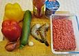 Frikadellenturm mit pikantem Paprika - Zucchini - Gem&uuml;se und verirrter Garnele