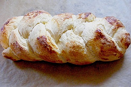 Weißer Schokoladen - Hefezopf 7