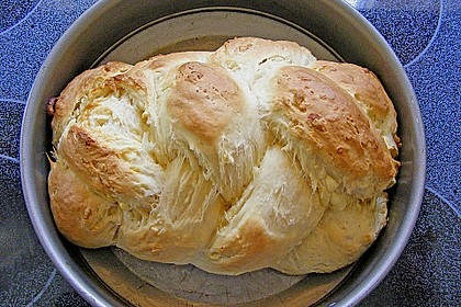 Weißer Schokoladen - Hefezopf 11