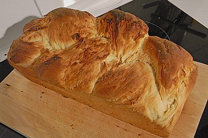 Weißer Schokoladen - Hefezopf 6