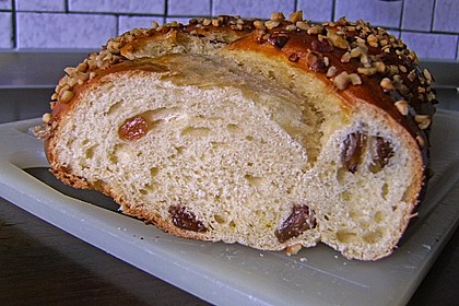 Weißer Schokoladen - Hefezopf 9