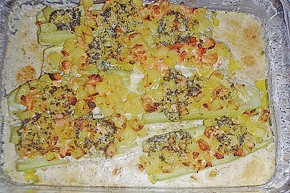 Mit Lachs gef&uuml;llte Salatgurken