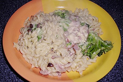 Penne mit Pfifferlingen und Brokkoli