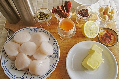 Jakobsmuscheln unter der Maccadamia - Tandoori - Haube