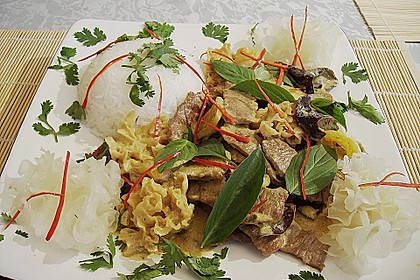 Lammfleisch mit wei&szlig;en und schwarzen Morcheln