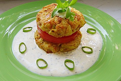 Kartoffel - K&auml;se - T&ouml;rtchen mit Tomaten