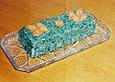 Gr&uuml;ne Gem&uuml;seterrine mit kalter Tomatenso&szlig;e