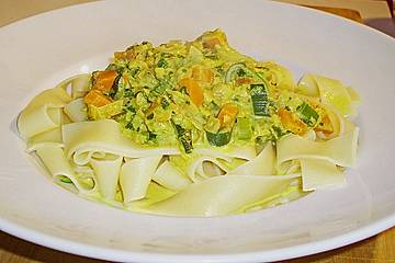Curryrahmnudeln mit Gemüse