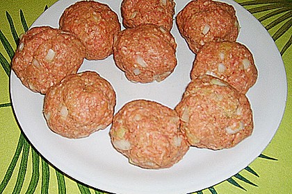 Gekochte Hackb&auml;llchen
