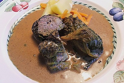 Albertos Wirsingrouladen mit Lammf&uuml;llung