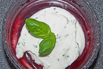 Albertos Basilikum und Rosmarin Creme mit Himbeersauce 24