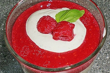 Albertos Basilikum und Rosmarin Creme mit Himbeersauce 21