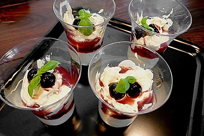 Albertos Basilikum und Rosmarin Creme mit Himbeersauce 14