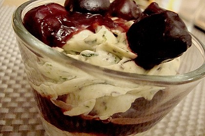 Albertos Basilikum und Rosmarin Creme mit Himbeersauce 23