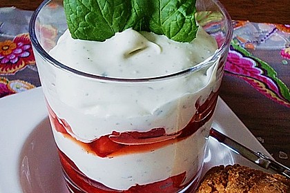 Albertos Basilikum und Rosmarin Creme mit Himbeersauce 2