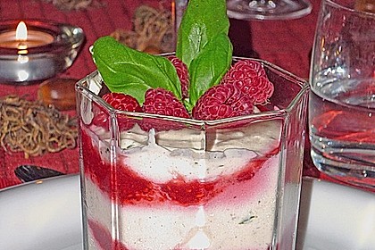 Albertos Basilikum und Rosmarin Creme mit Himbeersauce 20