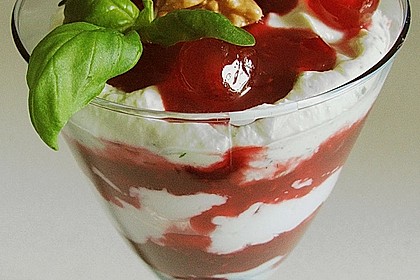 Albertos Basilikum und Rosmarin Creme mit Himbeersauce 12