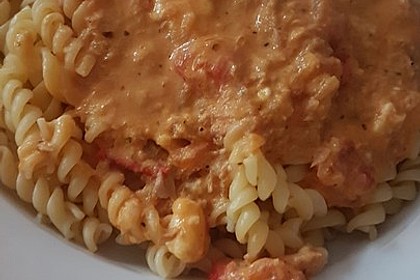 Nudeln in leichter, sämiger Thunfisch-Tomaten-Käse Sauce 88