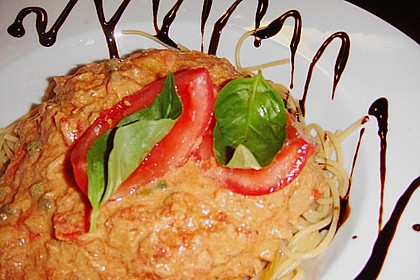 Nudeln in leichter, sämiger Thunfisch-Tomaten-Käse Sauce 112