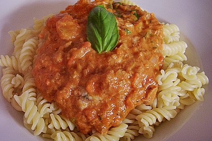 Nudeln in leichter, sämiger Thunfisch-Tomaten-Käse Sauce 34
