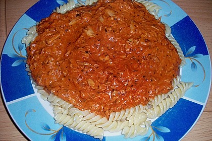 Nudeln in leichter, sämiger Thunfisch-Tomaten-Käse Sauce 39