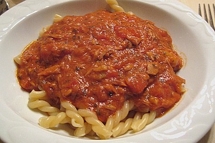 Nudeln in leichter, sämiger Thunfisch-Tomaten-Käse Sauce 91