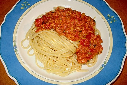Nudeln in leichter, sämiger Thunfisch-Tomaten-Käse Sauce 46
