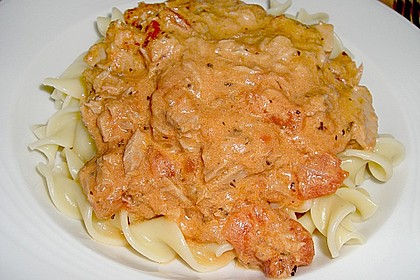 Nudeln in leichter, sämiger Thunfisch-Tomaten-Käse Sauce 42