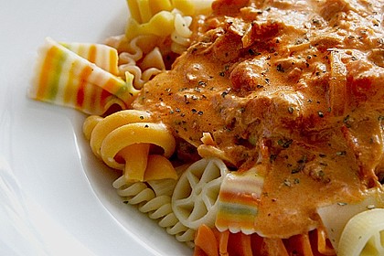 Nudeln in leichter, sämiger Thunfisch-Tomaten-Käse Sauce 5