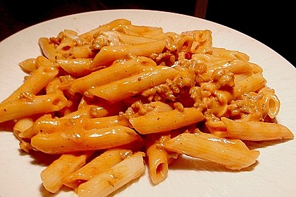 Nudeln in leichter, sämiger Thunfisch-Tomaten-Käse Sauce 66