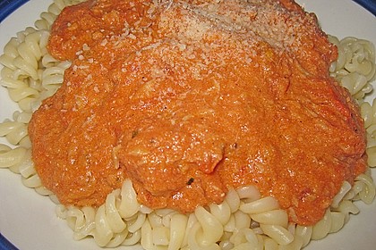 Nudeln in leichter, sämiger Thunfisch-Tomaten-Käse Sauce 94